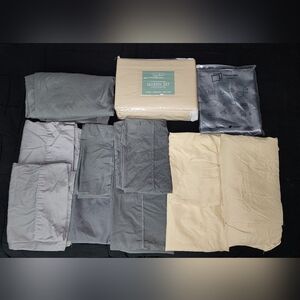 Signature Queen Bedding Set and additonal Queen Size Bedding